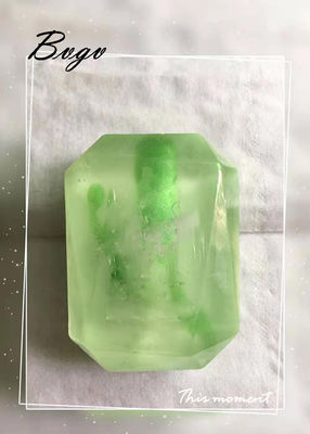 La cara antibacteriana del pepino jabona el jabón que blanquea eficaz fresco fresco